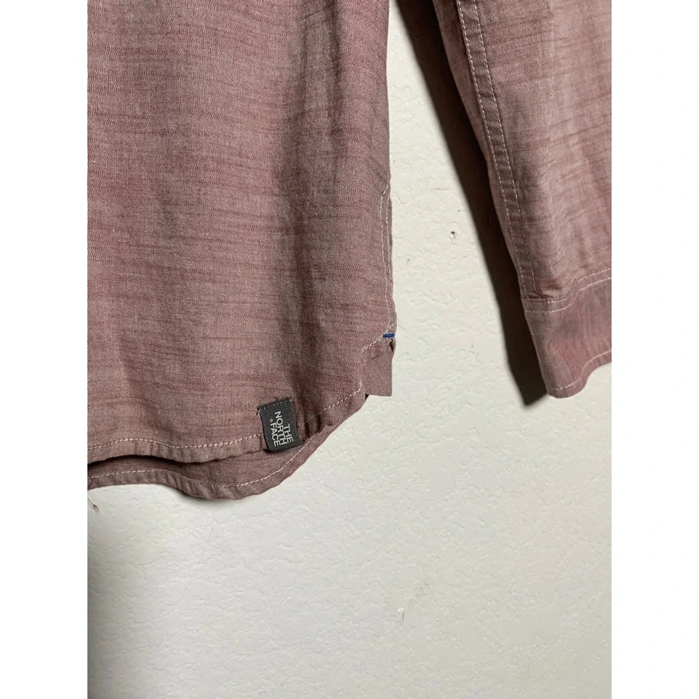 The North Face Long Sleeve Button Down Mens M Dusty Rose Chambray Outdoor Casual